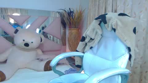 gyal_8_ online show from October 4, 4:40 am