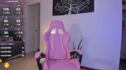 Snapshot of h3y_mia3 chatting on December 7, 3:36 am Paulina online show from December 7, 3:36 am