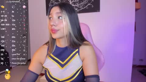 Snapshot of h3y_mia3 chatting on January 15, 1:23 am Paulina online show from January 15, 1:23 am