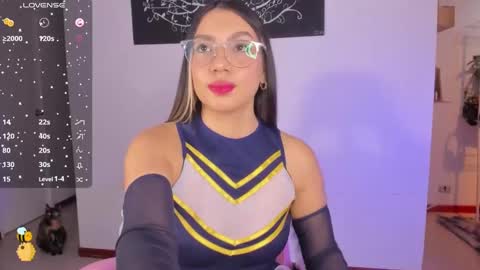 Snapshot of h3y_mia3 chatting on February 24, 5:19 am Paulina online show from February 24, 5:19 am