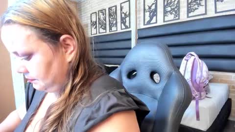 hadelyn_lee online show from March 25, 3:45 am