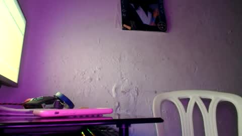 hadesmit1 online show from May 31, 1:28 pm