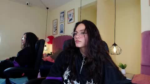 hanabie_ online show from February 27, 3:50 am