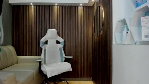 Hanna Dust online show from February 11, 3:29 am