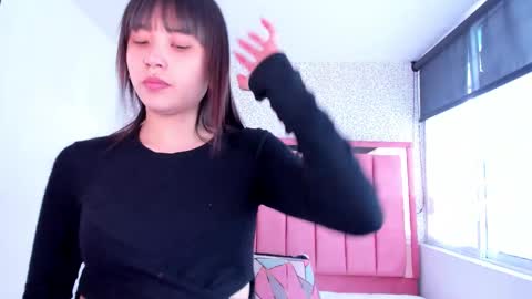  H A N N A  online show from November 3, 7:51 pm