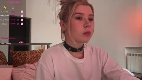 Snapshot of hannah_allin chatting on January 22, 1:00 pm Hannah Allin online show from January 22, 1:00 pm