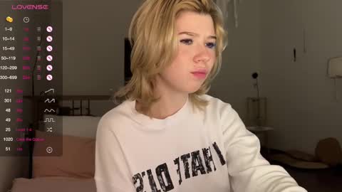 Snapshot of hannah_allin chatting on February 12, 6:51 pm Hannah Allin online show from February 12, 6:51 pm