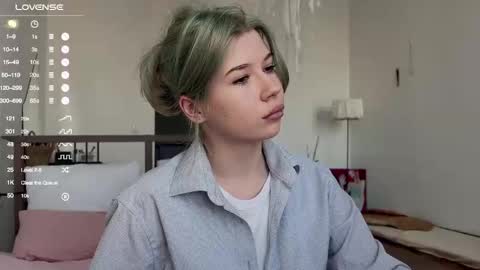 Snapshot of hannah_allin chatting on February 26, 12:05 pm Hannah Allin online show from February 26, 12:05 pm