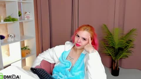 HannahMckay online show from April 14, 1:44 pm