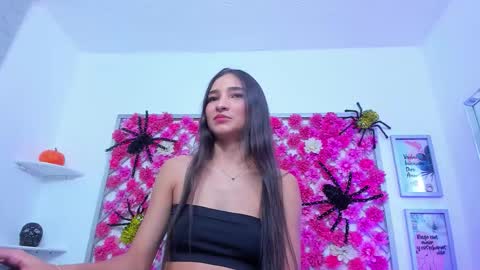 Hannah Miller online show from October 30, 12:50 pm