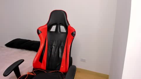 Hannah Milton online show from March 9, 8:01 pm