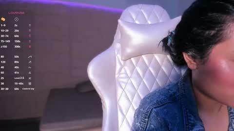 hannahmonttgomery  Help me reach 100 Hands up online show from February 21, 4:40 pm