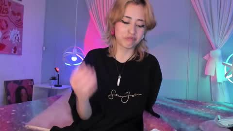 Hannah online show from October 17, 3:37 pm