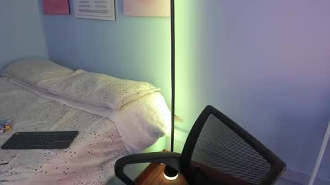 Hannah online show from March 11, 12:42 pm