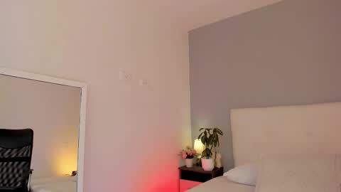 hannamartinnez online show from October 8, 8:35 pm