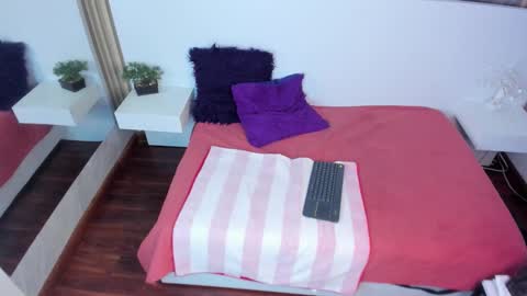 hannawen_ online show from March 13, 8:21 pm