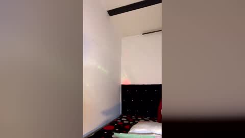 Hannah online show from April 11, 5:49 pm