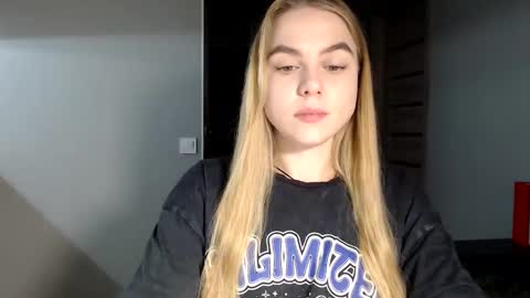 happy_fox_ online show from December 20, 10:32 pm