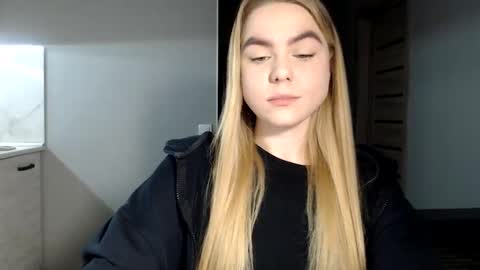 happy_fox_ online show from February 25, 6:33 pm