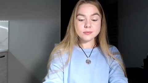 happy_fox_ online show from April 12, 8:22 pm