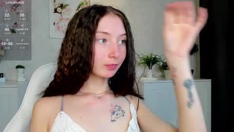 Lola online show from October 18, 8:50 am