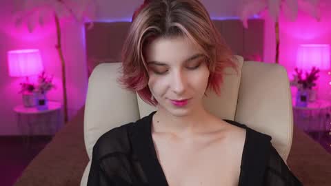 haylaamber online show from December 10, 6:54 am