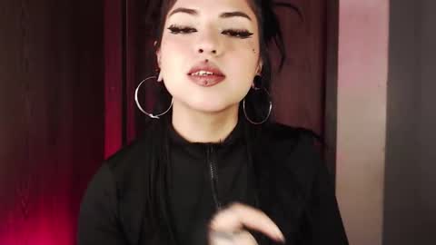 HEATHER DEMONZX   Please help me to reach 100 thumbs up online show from January 16, 1:34 am