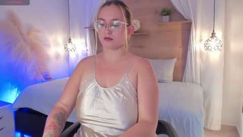 Snapshot of heidishayk chatting on February 21, 7:21 pm ANTARA REY online show from February 21, 7:21 pm