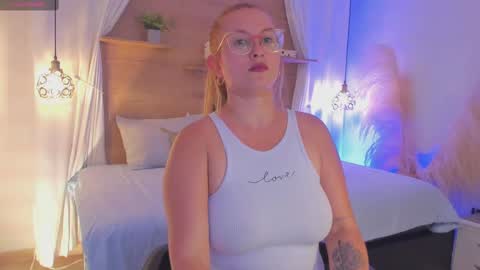 Snapshot of heidishayk chatting on March 3, 7:14 pm ANTARA REY online show from March 3, 7:14 pm
