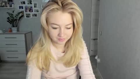 Snapshot of helen_angel_girl chatting on October 8, 5:23 am Helen sven online show from October 8, 5:23 am