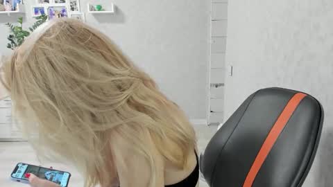 Snapshot of helen_angel_girl chatting on October 28, 6:52 am Helen sven online show from October 28, 6:52 am