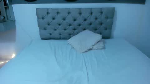 Snapshot of helen_curly chatting on February 1, 2:24 pm helen_curly online show from February 1, 2:24 pm