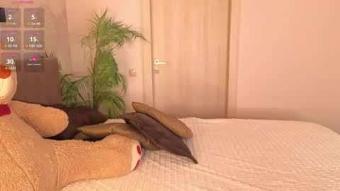 Helen online show from April 12, 3:37 pm