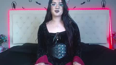 Snapshot of helenamorningstar chatting on December 17, 4:23 am helenamorningstar online show from December 17, 4:23 am