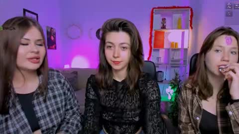 Helli online show from March 28, 8:19 pm