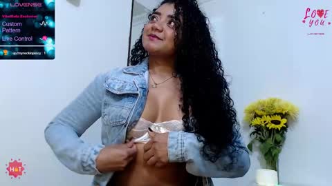 Snapshot of hello_candy chatting on February 14, 11:31 pm Candy online show from February 14, 11:31 pm
