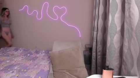 Lisa online show from April 12, 6:22 pm