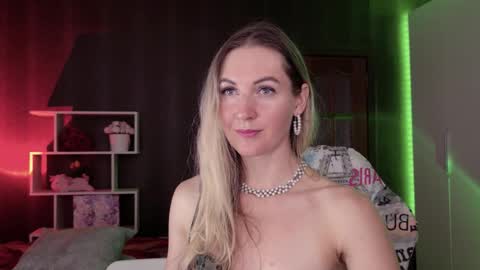 Alisia  Monday to Friday from 10 am to 4 pm GMT 2 online show from October 2, 10:53 am