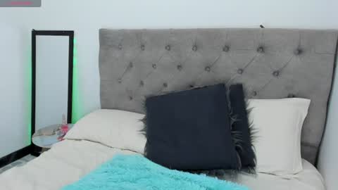 Henlly online show from July 30, 10:38 am