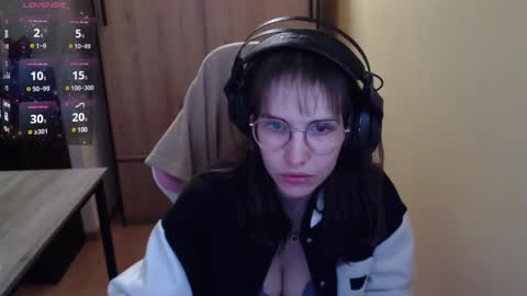 Snapshot of heraluna_ chatting on December 8, 9:30 pm HeraLuna  online show from December 8, 9:30 pm