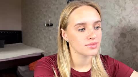 Snapshot of hermiladziekan chatting on October 7, 8:19 am Sylvia online show from October 7, 8:19 am