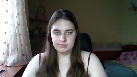 hess_luna_ online show from December 4, 10:39 am