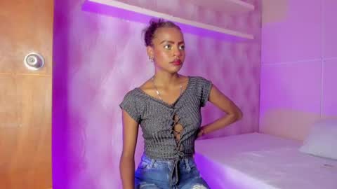 Snapshot of hillary_banks__ chatting on February 19, 4:12 am Hillary online show from February 19, 4:12 am