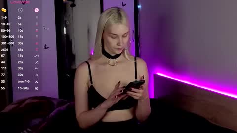 Mary online show from October 13, 5:48 pm