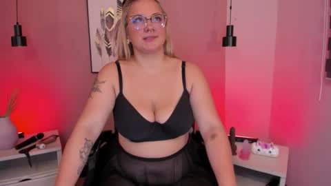 Hollie online show from October 1, 12:32 pm