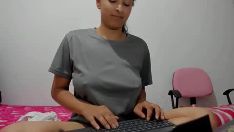 holly... online show from October 15, 7:49 pm