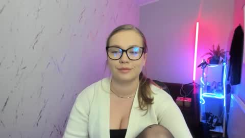 Holly online show from December 18, 8:13 pm