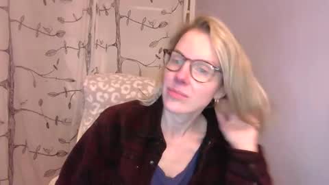 holly_bourbon online show from November 14, 2:00 am