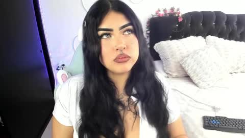 Holly online show from April 10, 6:47 pm