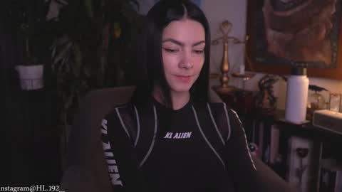 Holly Linder online show from February 22, 1:39 am